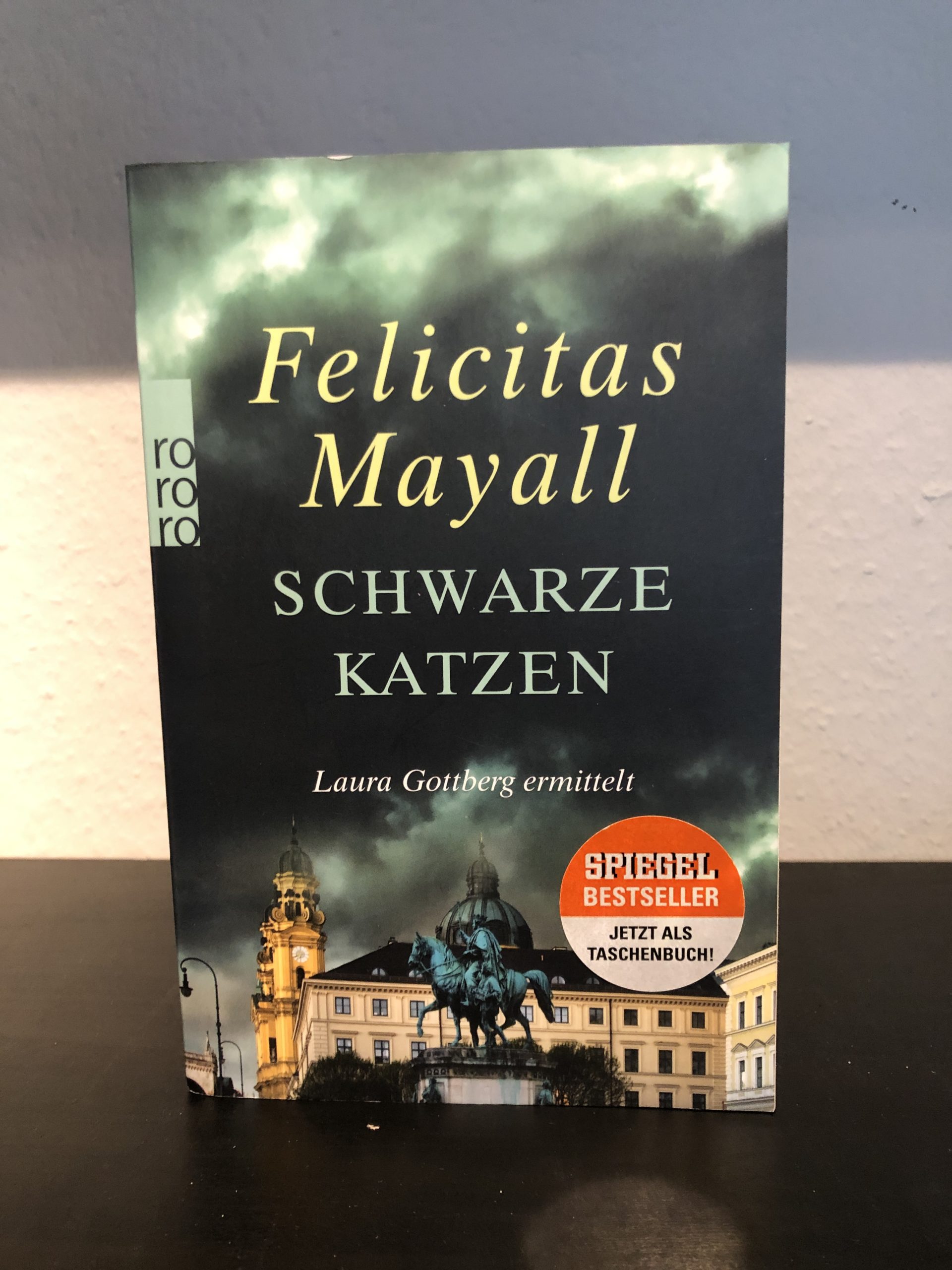 Schwarze Katzen - Felicitas Mayall